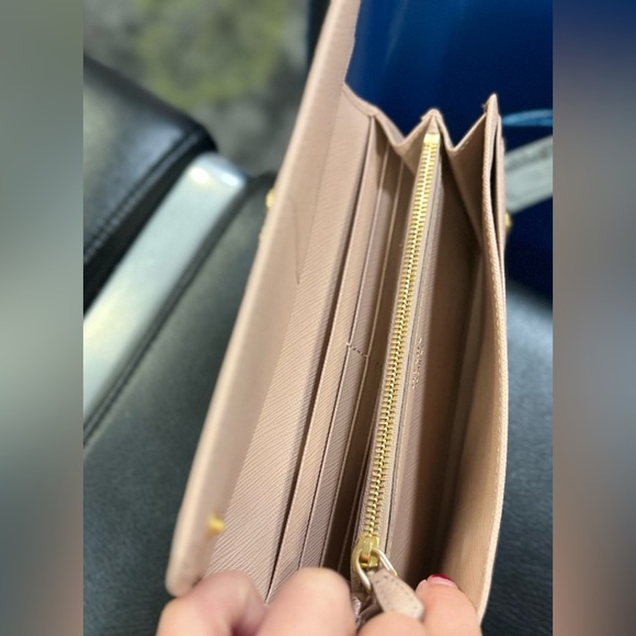 Prada Saffiano Wallet - Picture 4 of 5